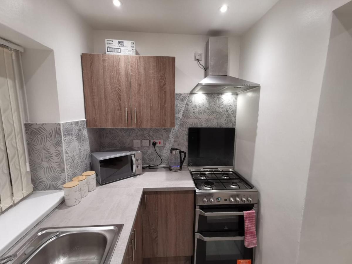 Three Bedroom Modern Apartment By Luton Airport And Luton Station Экстерьер фото