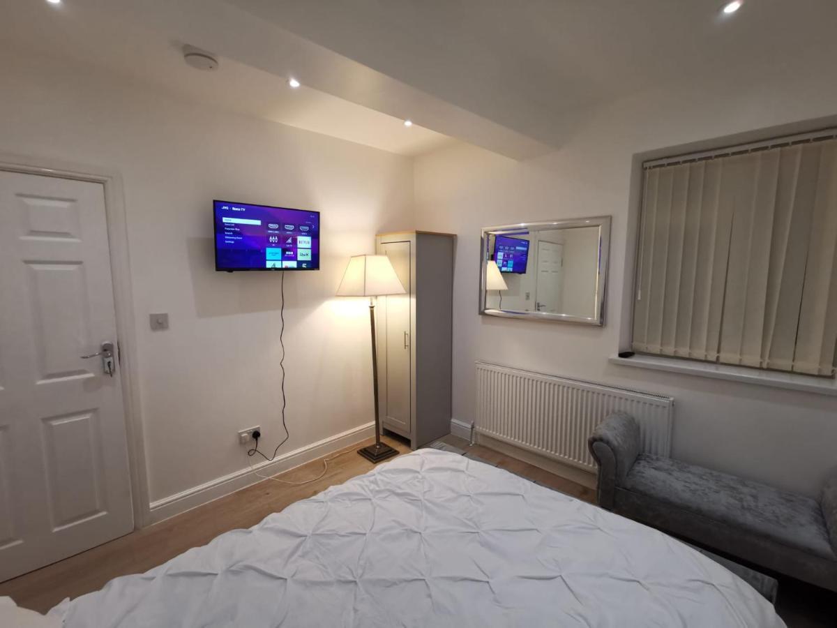 Three Bedroom Modern Apartment By Luton Airport And Luton Station Экстерьер фото